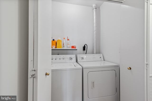 laundry room featuring washer and clothes dryer