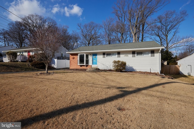 ranch-style house featuring a front lawn