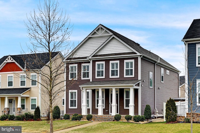 view of front of home featuring a front yard