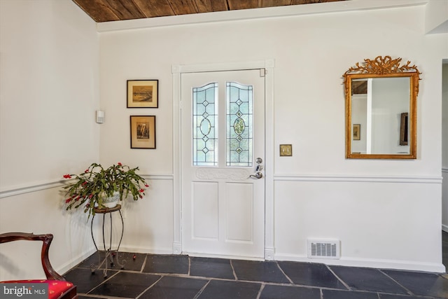 foyer entrance featuring visible vents and baseboards