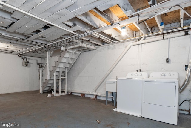 basement featuring washer and clothes dryer