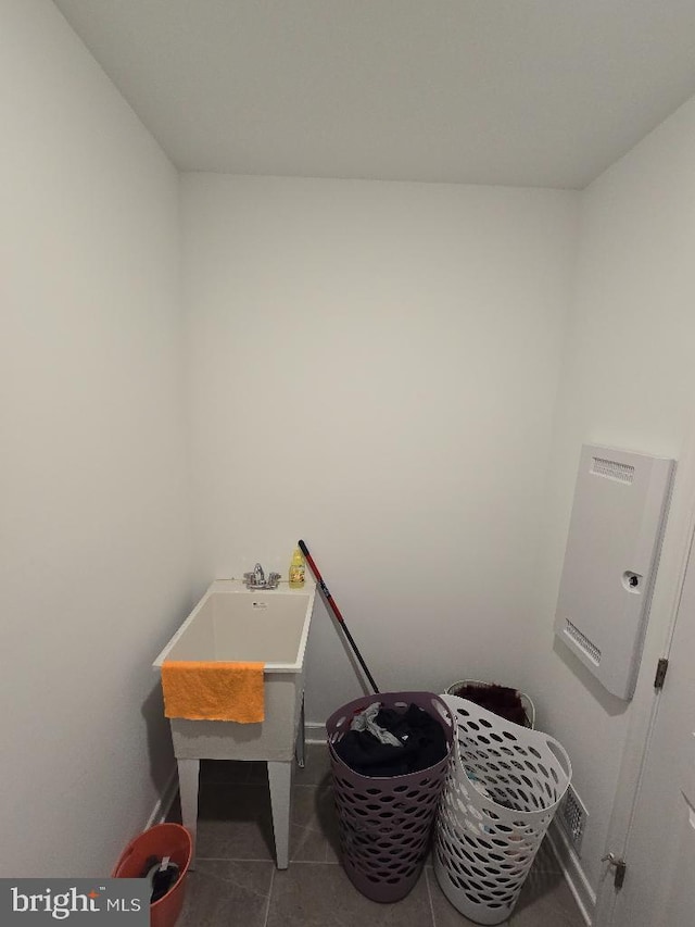 washroom featuring sink and tile patterned floors