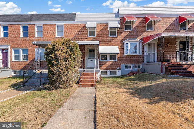 view of property featuring a front yard