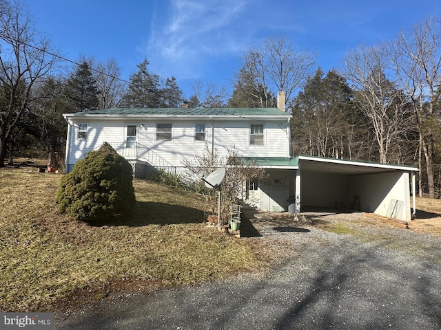 view of front facade with a carport