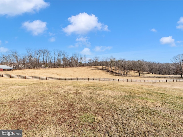 view of yard featuring a rural view