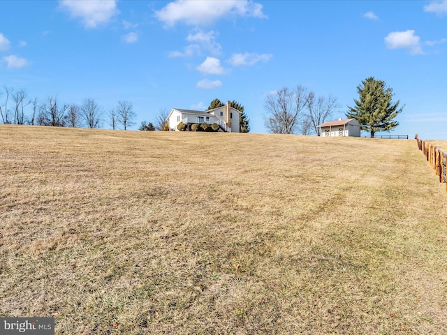 view of yard featuring a rural view