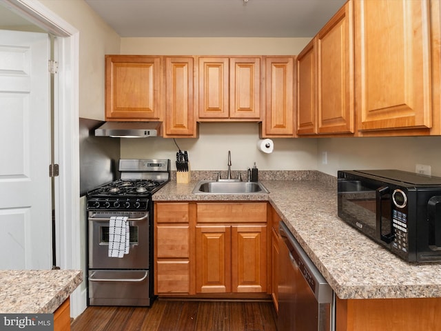 kitchen with sink, dark wood-type flooring, and stainless steel appliances