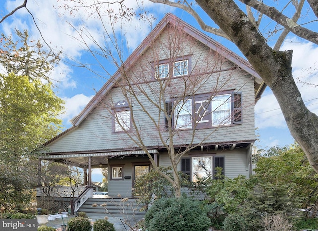 view of front facade with ceiling fan and covered porch