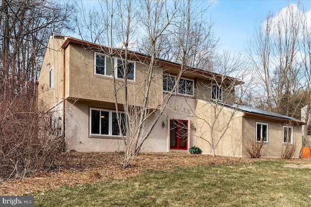 view of front of home featuring a front lawn and stucco siding