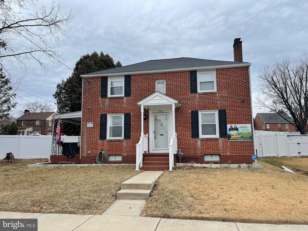 view of front facade with a front yard