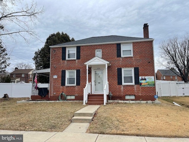 view of front facade with a front yard