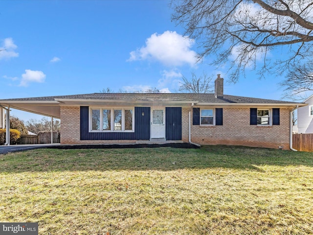 single story home featuring a front lawn