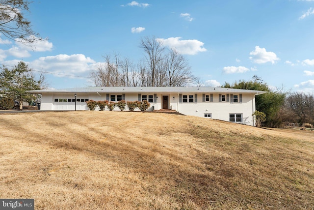 view of front of house featuring a front yard