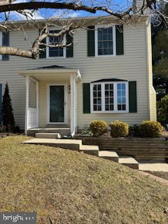 view of front of house with a front lawn