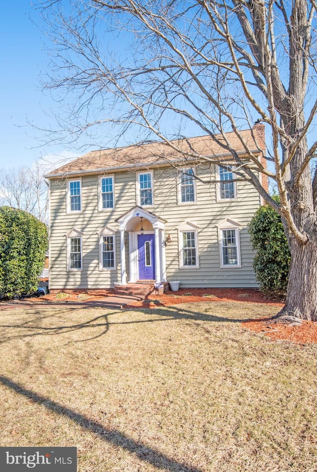 view of front of property with a front lawn