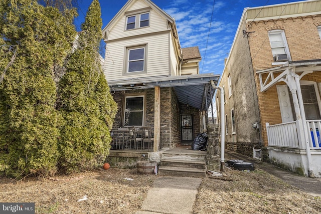 view of front of property with covered porch