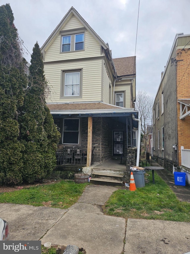 view of front facade featuring a porch