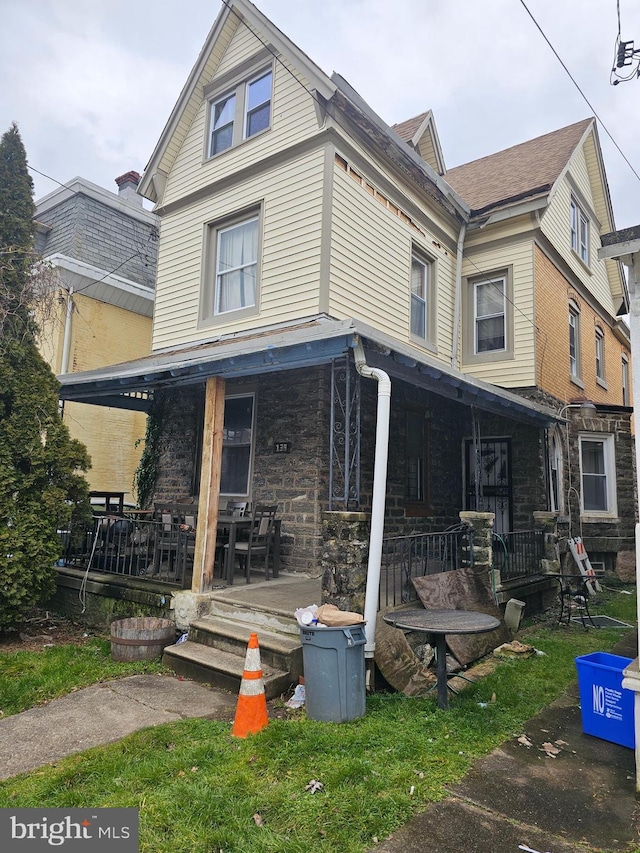 view of front of house featuring covered porch