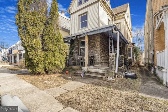 view of front of property with covered porch