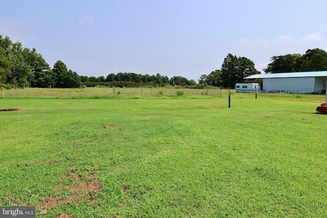 view of yard featuring a rural view