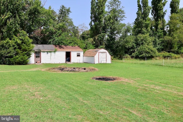 view of yard with an outbuilding and a shed