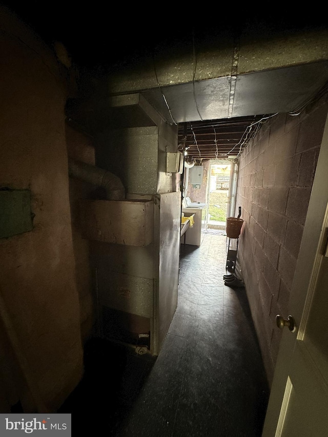 basement featuring washer / dryer