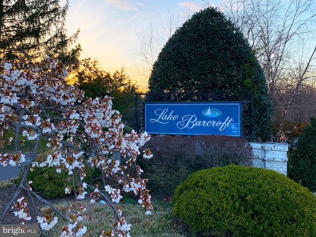 view of community / neighborhood sign