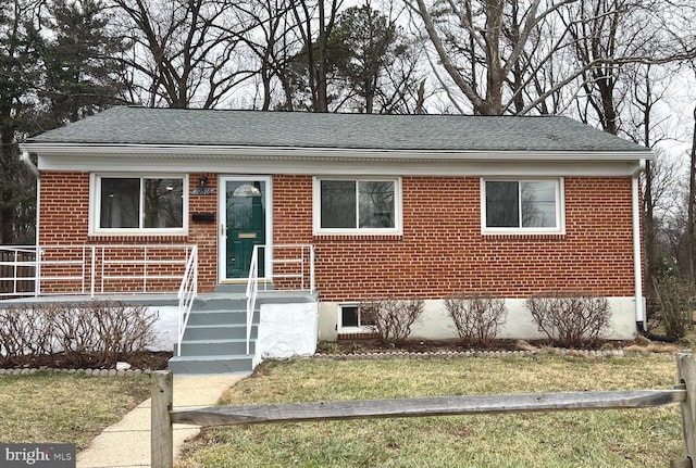 view of front of home featuring a front yard