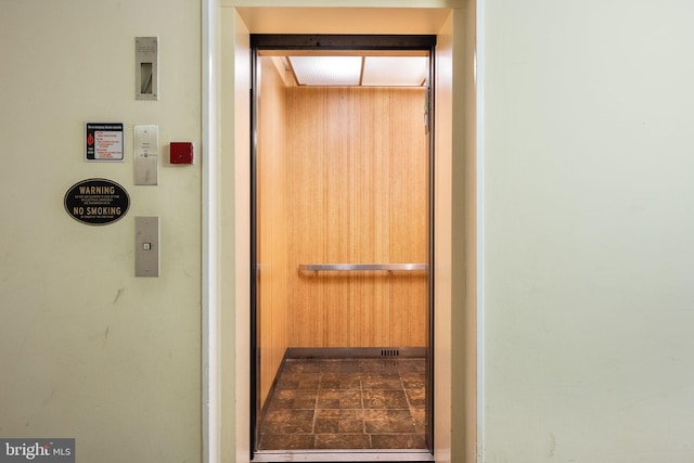 room details with elevator