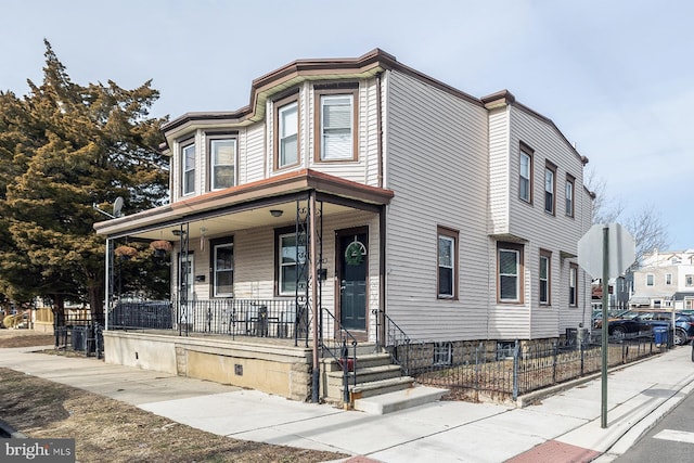 view of front of home with covered porch