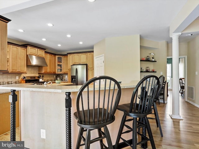 6852 Fielding Ct, Frederick, MD 21703 - kitchen with decorative columns, visible vents, appliances with stainless steel finishes, under cabinet range hood, and recessed lighting