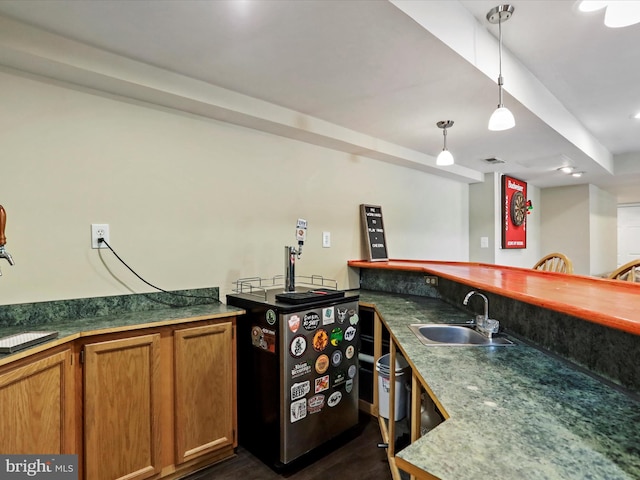 6852 Fielding Ct, Frederick, MD 21703 - bar featuring a sink, dark wood finished floors, indoor wet bar, visible vents, and pendant lighting