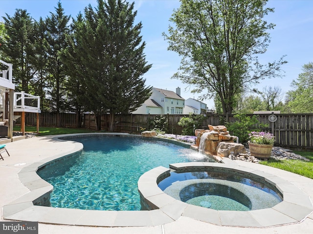 6852 Fielding Ct, Frederick, MD 21703 - view of swimming pool featuring a fenced backyard, a pool with connected hot tub, and a patio area