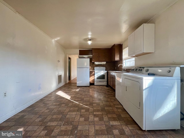 laundry room featuring washing machine and clothes dryer and sink