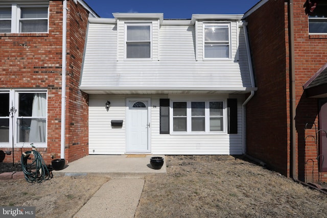 townhome / multi-family property featuring a patio area