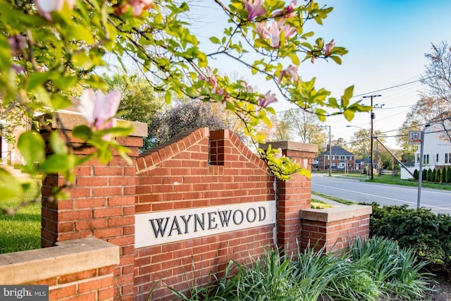 view of community / neighborhood sign