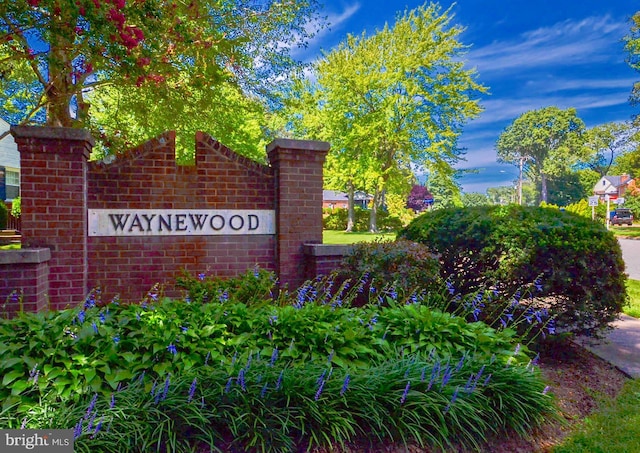 view of community / neighborhood sign