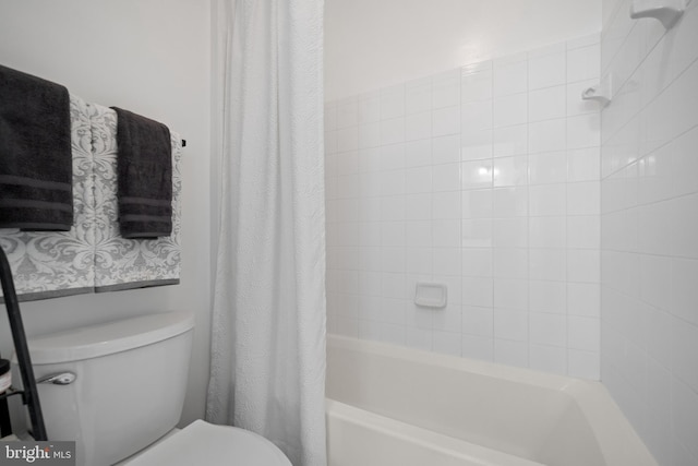 full bathroom with toilet and shower / tub combo with curtain