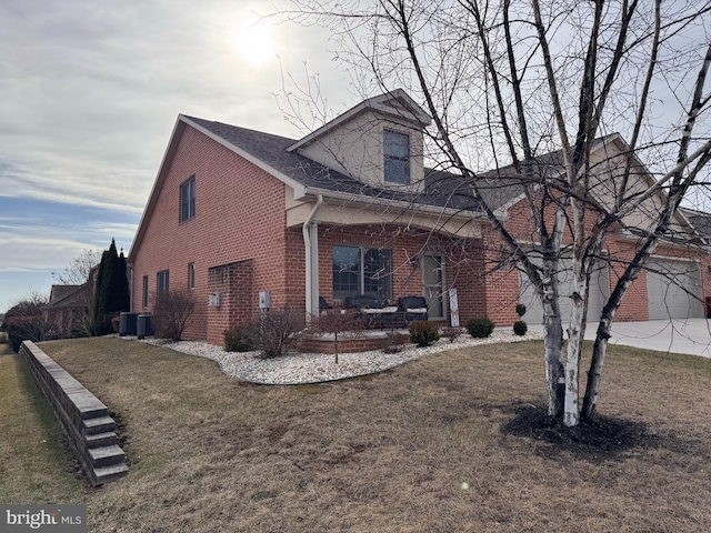 view of front of property with a front yard