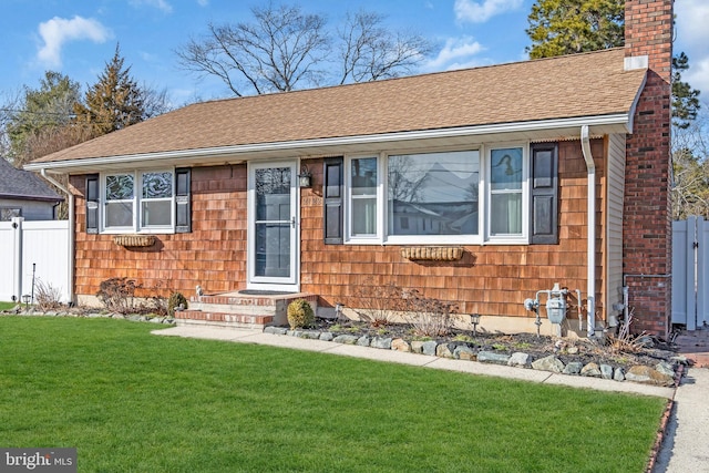 view of front of house featuring a front yard