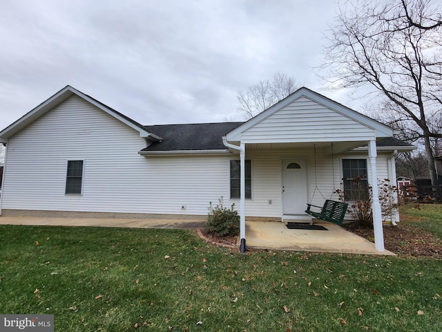 view of front of property with a patio and a front yard