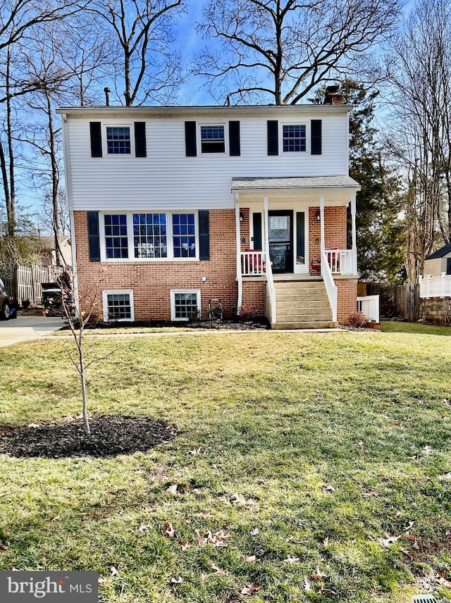 view of front of property featuring a porch and a front yard