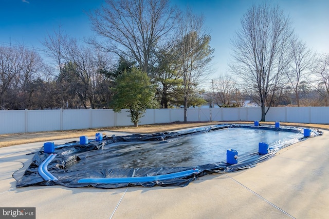 view of swimming pool