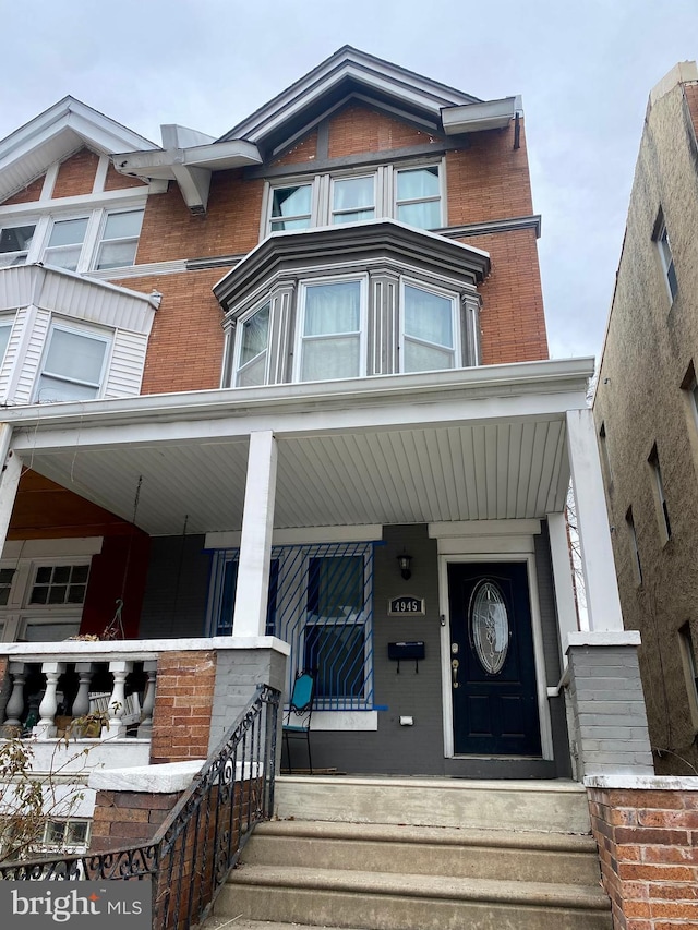 view of front of home featuring a porch