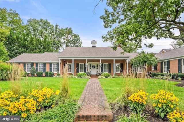 single story home featuring a porch