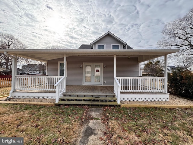 view of front of home with covered porch and a front lawn