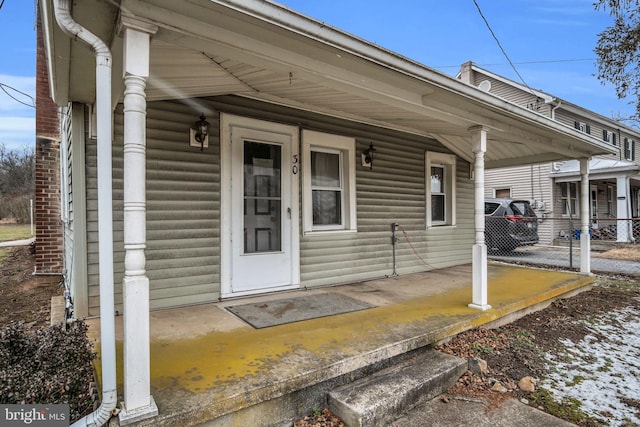 property entrance featuring a porch