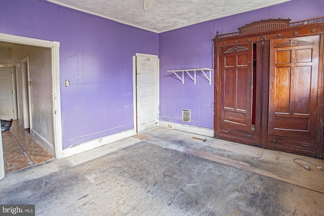 spare room featuring a textured ceiling