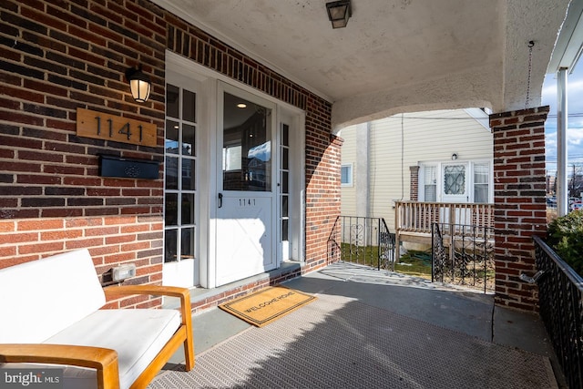 entrance to property featuring covered porch