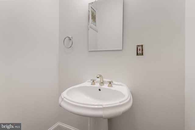 bathroom featuring sink